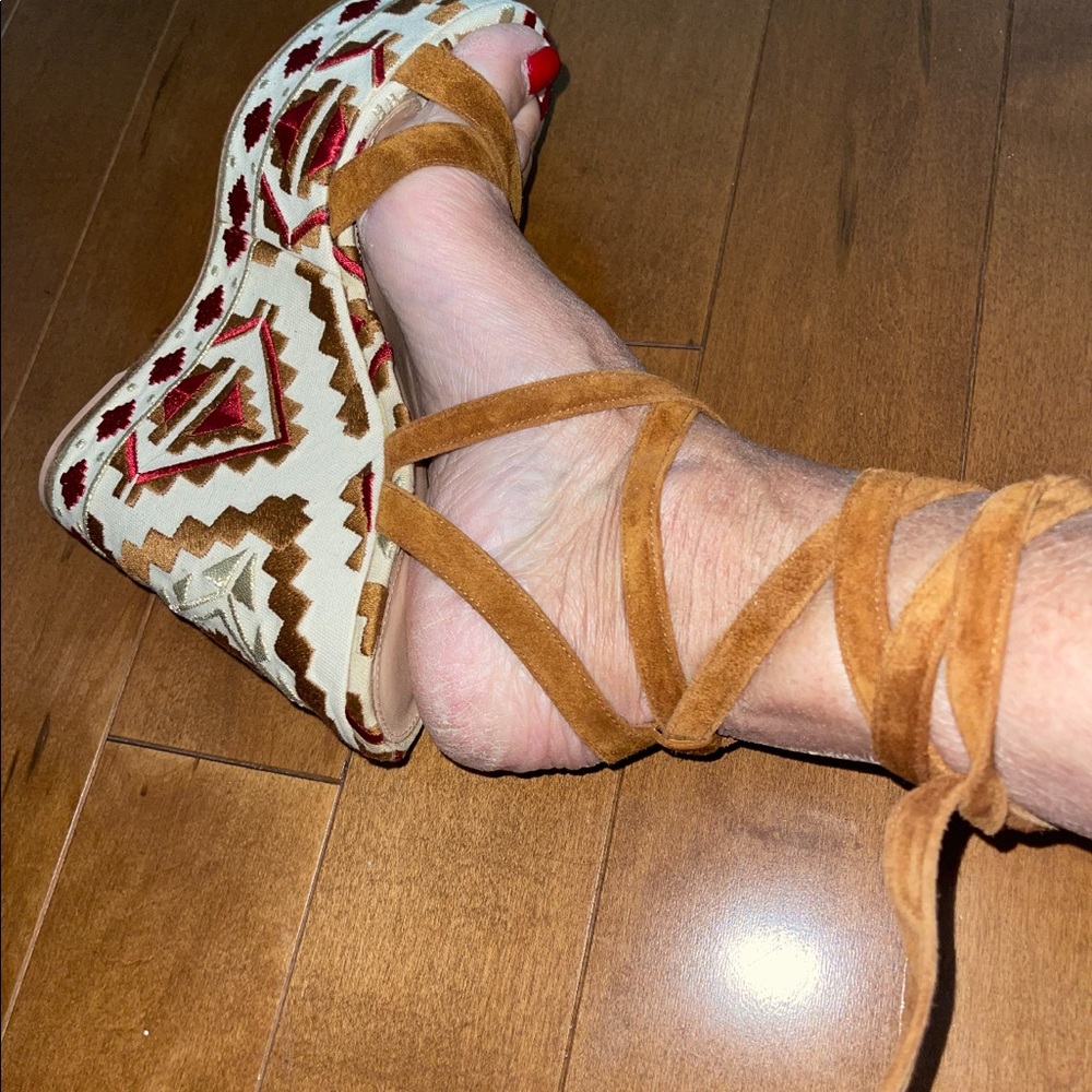 ❤️Gianvito Rossi size 7 wedges- offers welcomed!!!!!❤️ - Picture 13 of 14